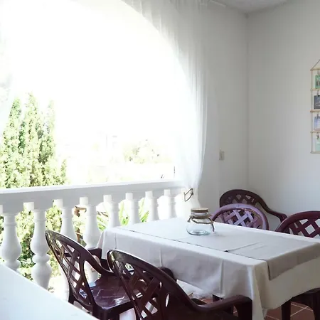 Tonka Luce Nebo Apartment Sutomiscica